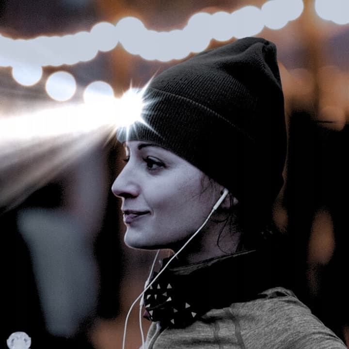 Ax1_tds0469a_Czapka Led USB Black