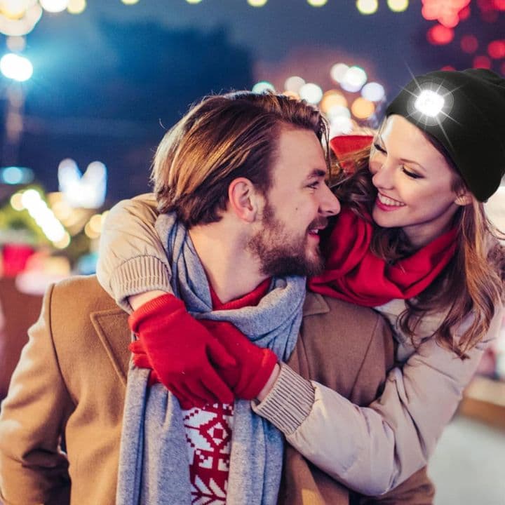 Ax1_tds0469a_Czapka Led USB Black